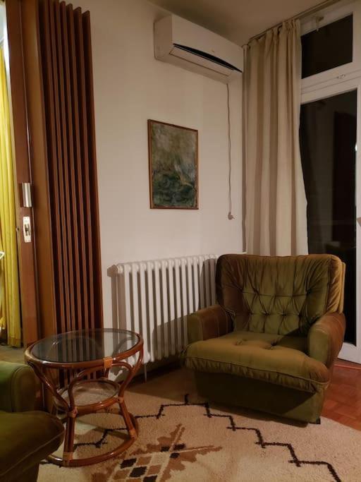 Apartment Idealna Lokacija. Sajmiste